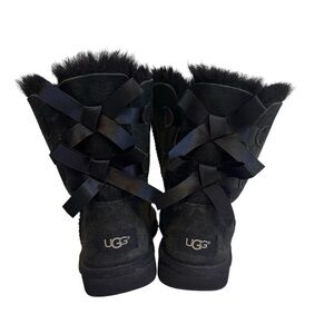 UGG Bailey Satin Bow II Boots Black
Suede Sheepskin Fur